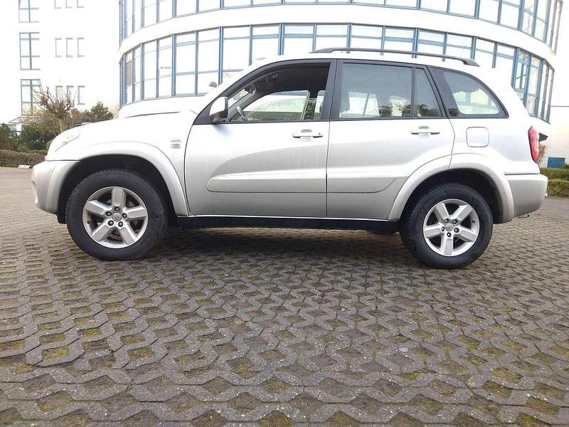 Gebraucht Toyota RAV4 Executive 150 PS (110 kW) 2004 Silver metallic / silver ash SUV