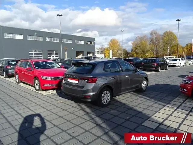 Gebraucht Skoda Fabia Ambition 80 PS (58 kW) 2021 Graphitegrau metallic Kleinwagen