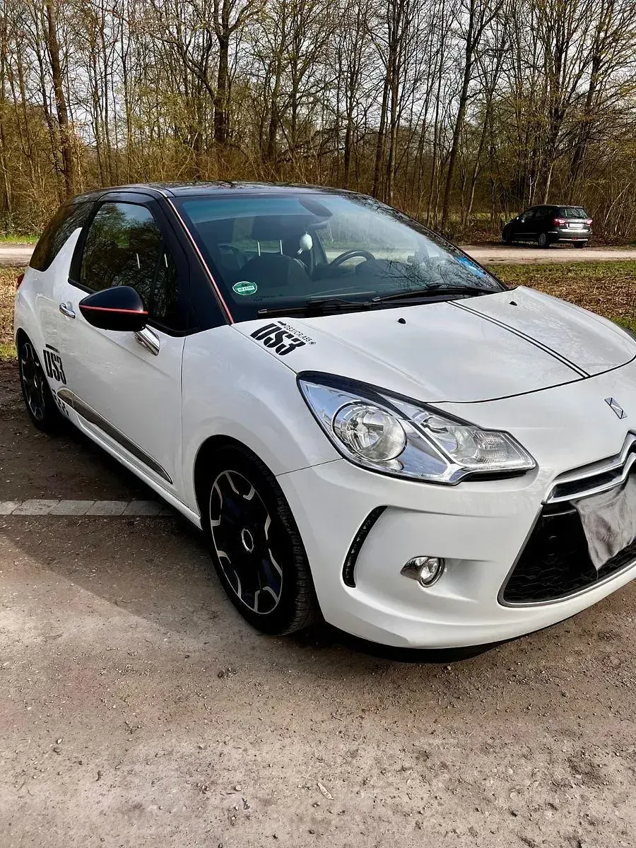 Gebraucht Citroën DS3 Chic 82 PS (60 kW) 2013 Weiß Kleinwagen
