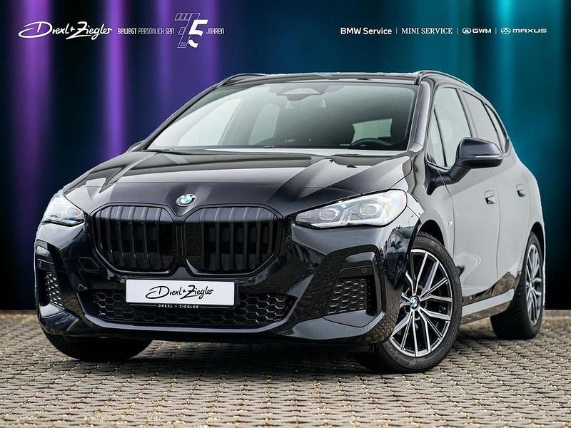 Saphirschwarzmetallic Gebraucht 2025 BMW 218 Active Tourer M Sport Van / Kleinbus | 35.990 € (Fairer Preis) - Bild 1/4