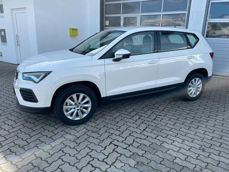 "bila" weiss Gebraucht 2024 Seat Ateca Reference SUV | 22.990 € (Etwas zu teuer) - Bild 1/4