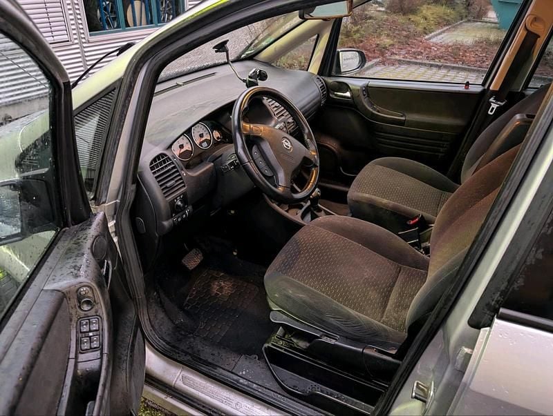 Gebraucht Opel Zafira 150 PS (110 kW) 2005 Silber Van / Kleinbus
