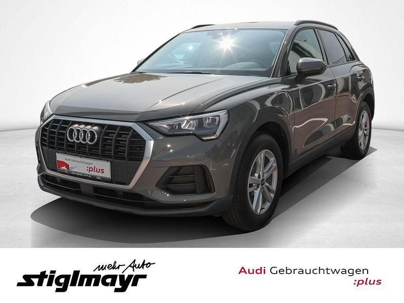 Chronosgrau metallic (metallic) Gebraucht 2021 Audi Q3 Ambiente SUV | 27.840 € (Guter Preis) - Bild 1/4