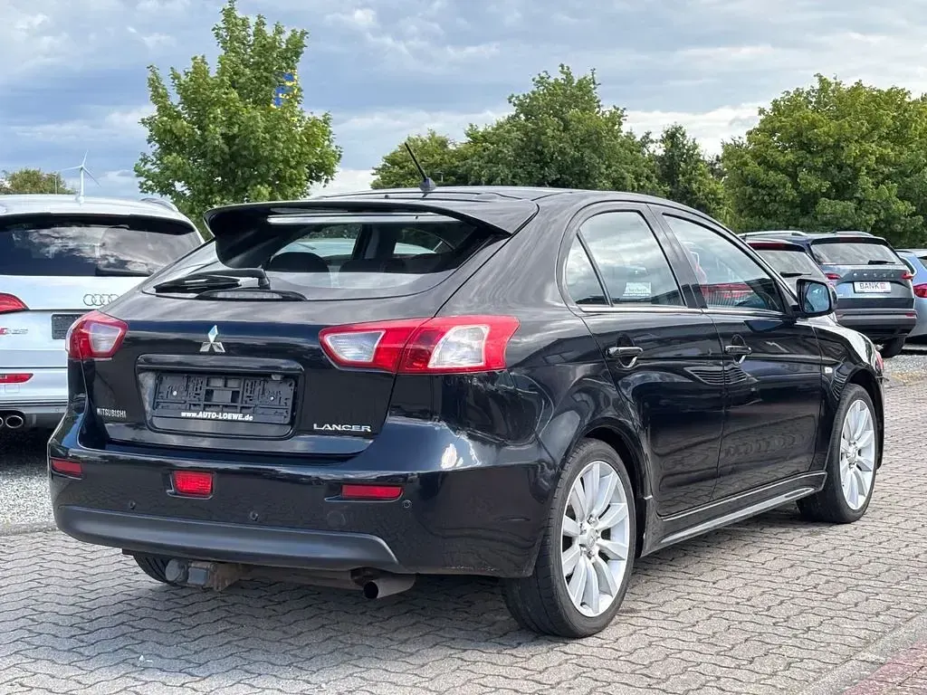 Gebraucht Mitsubishi Lancer Sportback Intense 143 PS (105 kW) 2010 Schwarz Limousine