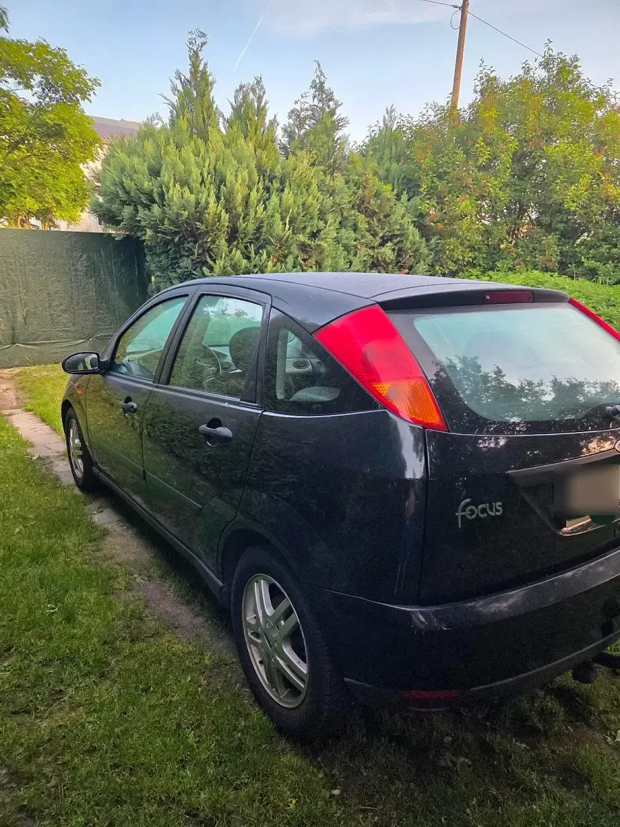 Używany Ford Focus 115 KM (84 kW) 2001 Czarny Sedan/Limuzyna