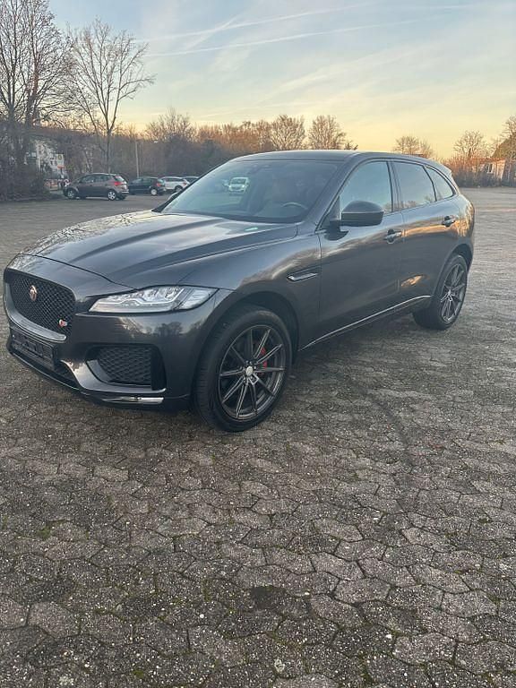 Grau Gebraucht 2016 Jaguar F-Pace R-Sport SUV | 16.000 € (Superpreis) - Bild 1/4