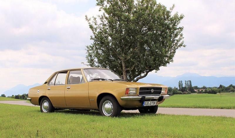 Gold Gebraucht 1973 Opel Rekord Limousine | 9.600 € - Bild 1/4