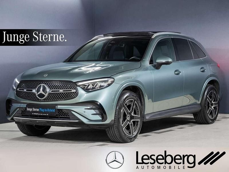 Verdesilber Gebraucht 2024 Mercedes GLC300e AMG SUV | 62.840 € (Guter Preis) - Bild 1/4