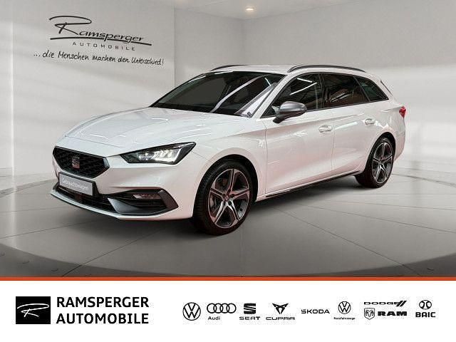 Weiß Gebraucht 2024 Seat Leon FR Limousine | 29.930 € (Fairer Preis) - Bild 1/2