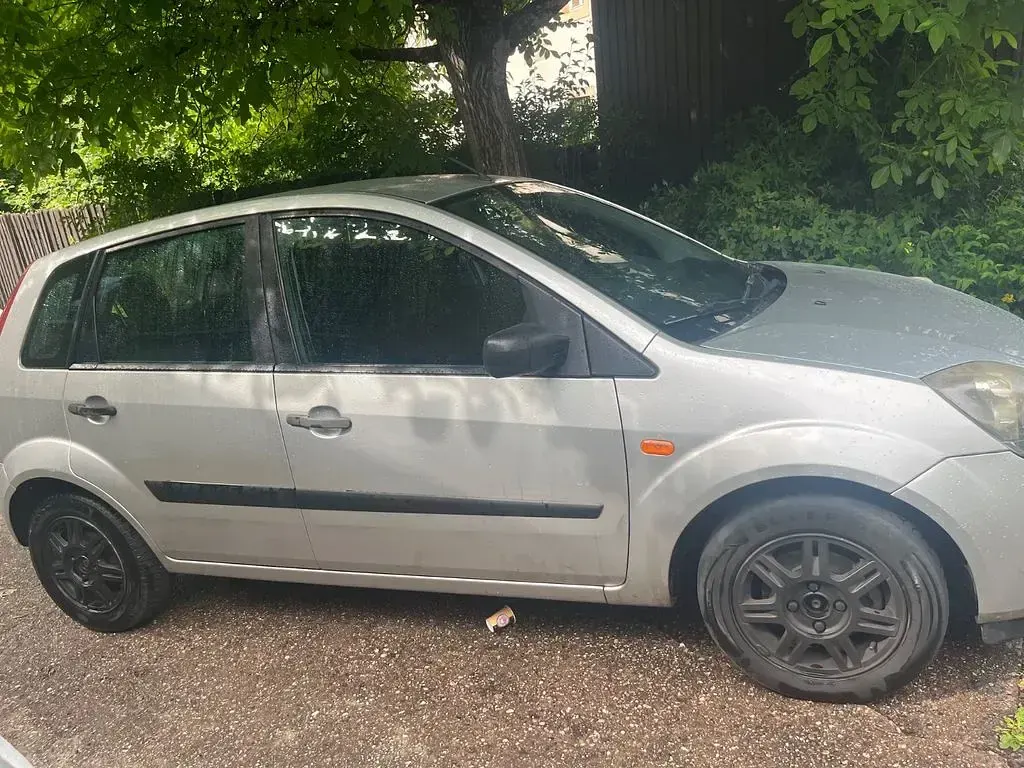 Gebraucht Ford Fiesta 69 PS (50 kW) 2007 Grau Kleinwagen