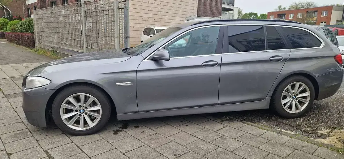Gebraucht BMW 530 Sport Line 245 PS (180 kW) 2010 Grau Kombi