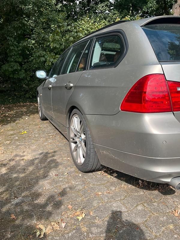 Gebraucht 2011 BMW 320 Kombi | 11.900 € - Bild 1/1