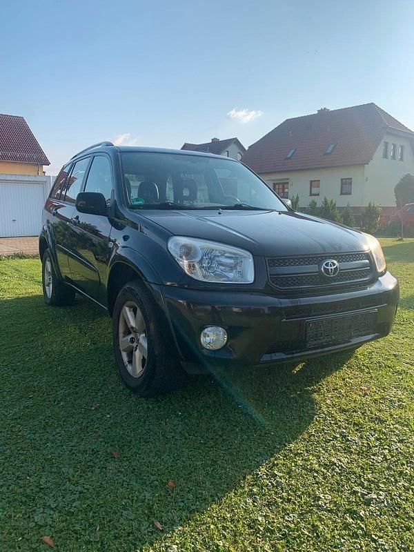 Schwarz Gebraucht 2004 Toyota RAV4 SUV | 4.200 € (Fairer Preis) - Bild 1/4