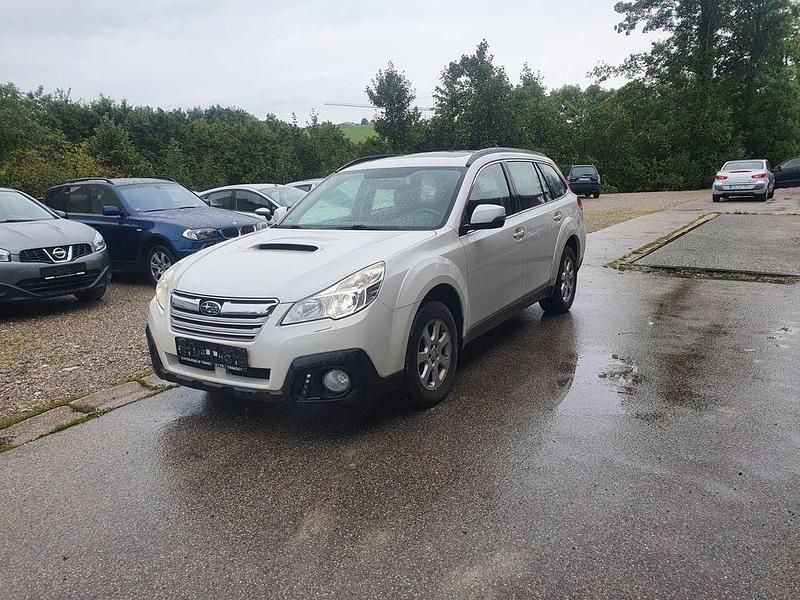 Weiß Gebraucht 2014 Subaru Legacy Kombi | 7.900 € - Bild 1/4