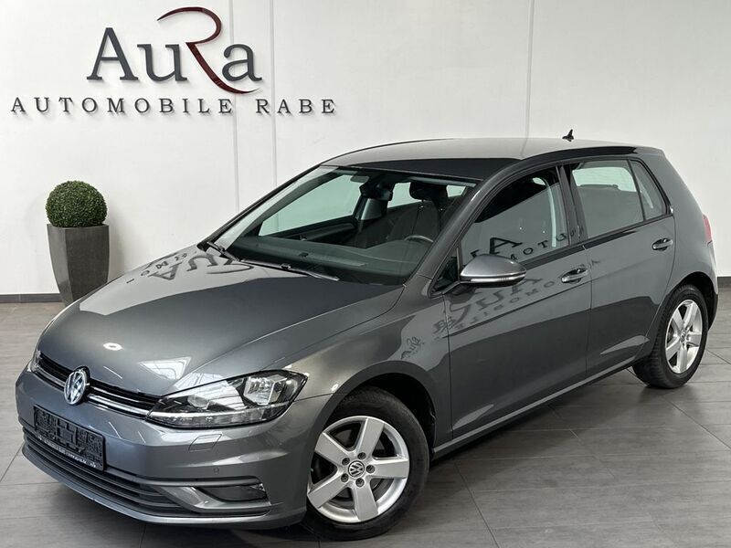 Grau Gebraucht 2018 VW Golf VII Limousine | 10.999 € (Guter Preis) - Bild 1/4