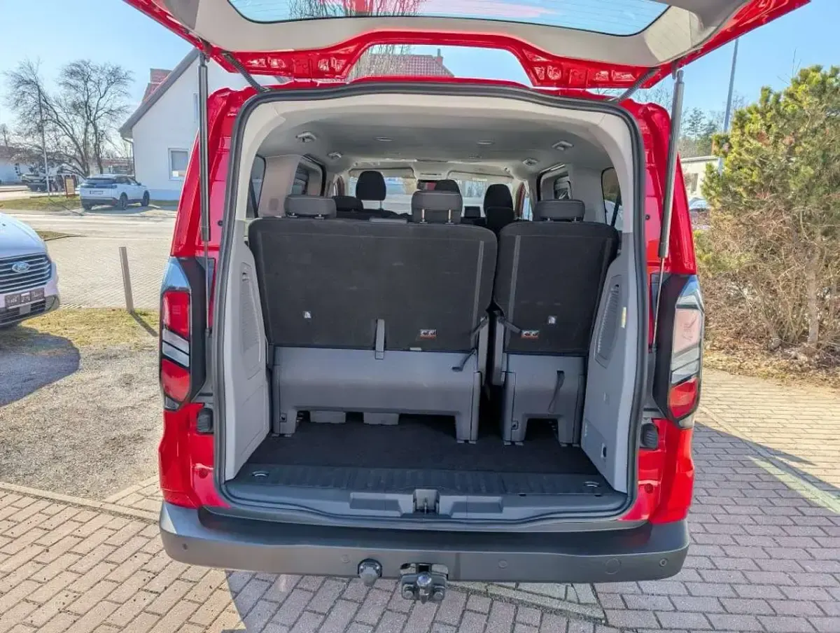 Gebraucht Ford Tourneo 136 PS (100 kW) 2025 Race red Van / Kleinbus