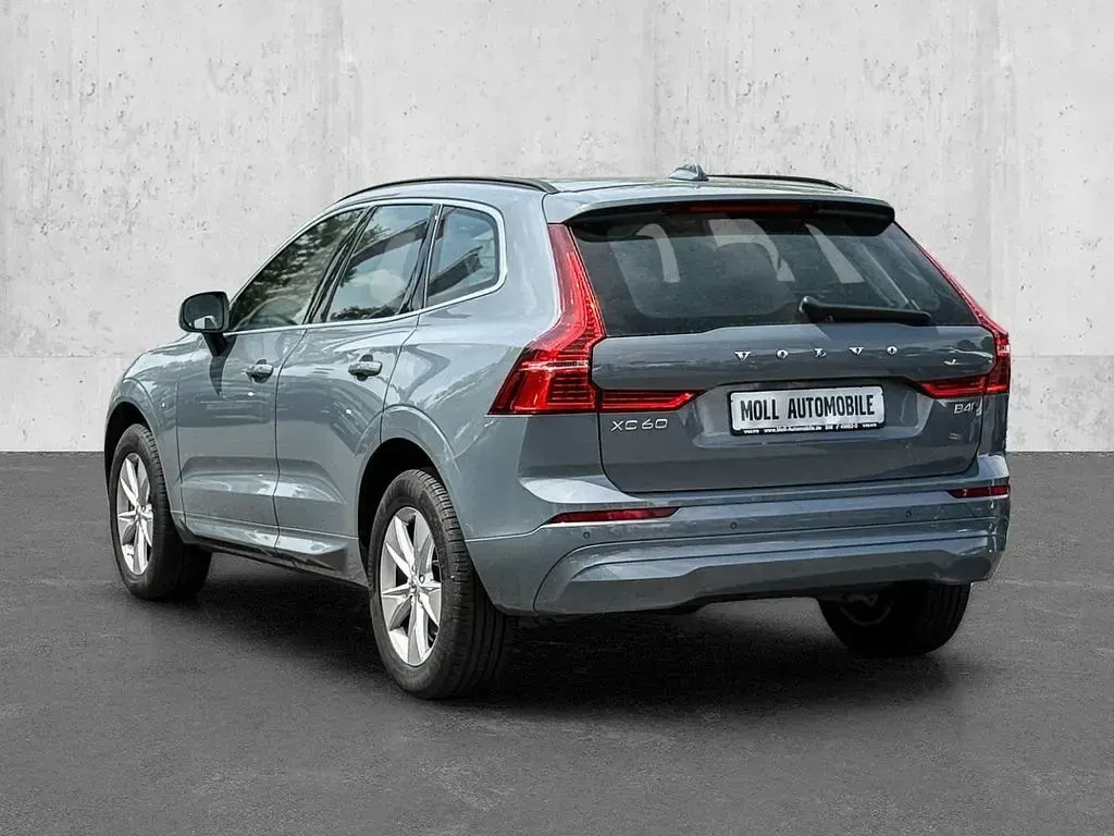 Gebraucht Volvo XC60 Core 197 PS (144 kW) 2023 Thunder grey SUV