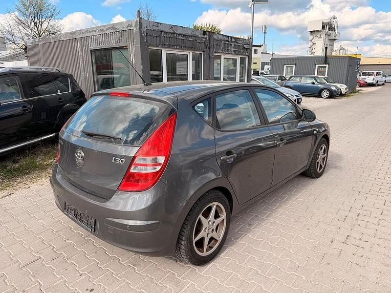 Gebraucht Hyundai i30 122 PS (89 kW) 2008 Grau Limousine