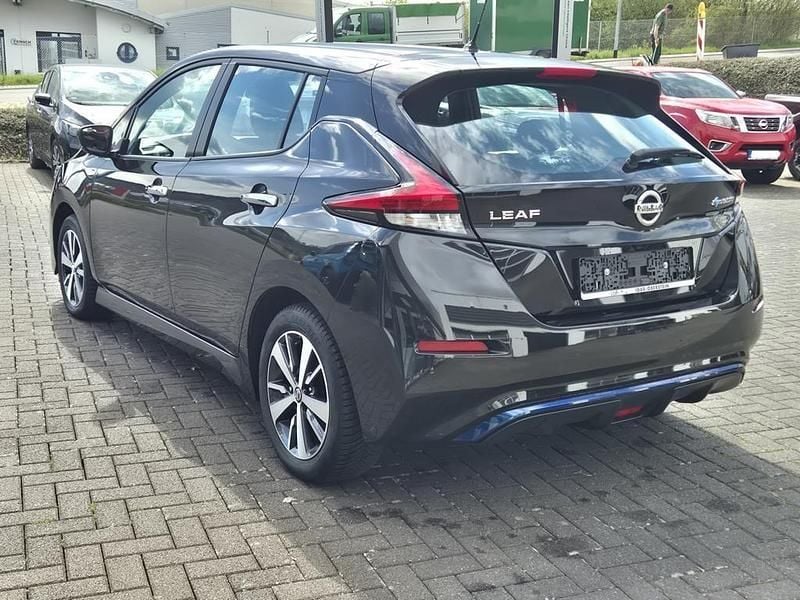 Second-hand Nissan Leaf Acenta 89 kW (122 CP) 2022 Negru Hatchback