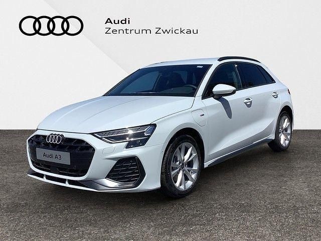 Gletscherweiß metallic Gebraucht 2025 Audi A3 Sportback e-tron S-Line Kleinwagen | 49.420 € - Bild 1/4
