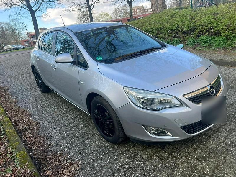 Gebraucht Opel Astra 116 PS (85 kW) 2010 Silber Limousine