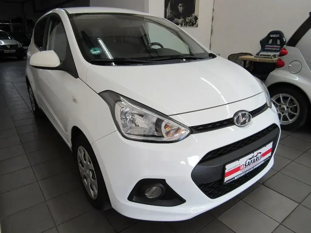 Gebraucht Hyundai i10 Style 87 PS (63 kW) 2017 Weiß Kleinwagen
