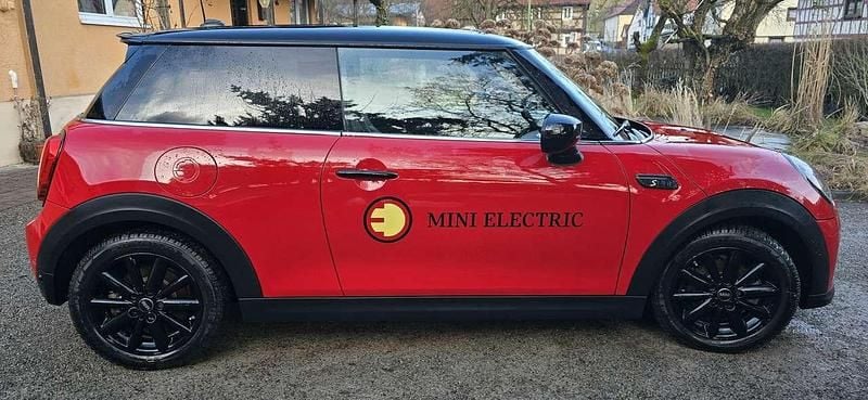 Gebraucht Mini Cooper SE Classic 135 kW (184 PS) 2023 Rot Kleinwagen