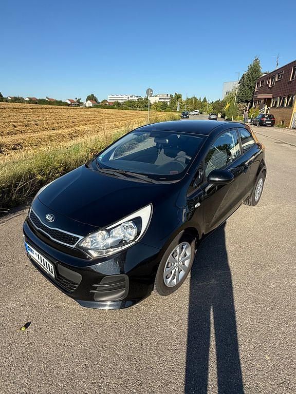 Gebraucht Kia Rio Edition 7 84 PS (61 kW) 2015 Schwarz Kleinwagen