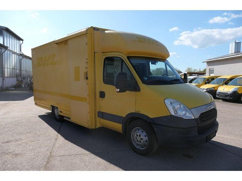 Second-hand Iveco Daily 106 CP (77 kW) 2013 Galben Van