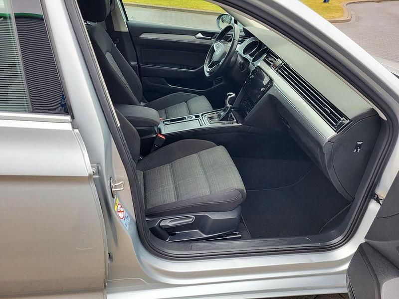 Gebraucht VW Passat 150 PS (110 kW) 2020 Grau Limousine