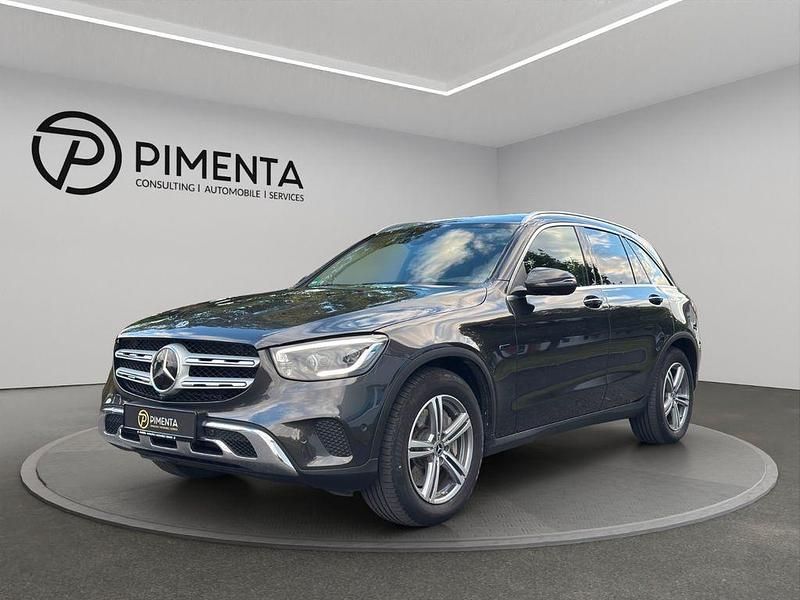 Grau Gebraucht 2020 Mercedes GLC300e SUV | 35.990 € (Etwas zu teuer) - Bild 1/4