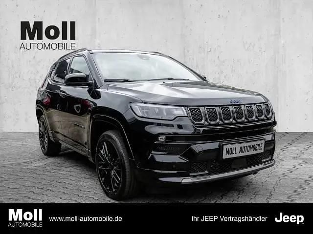 Black clear coat Gebraucht 2022 Jeep Compass SUV | 30.980 € (Etwas zu teuer) - Bild 1/4