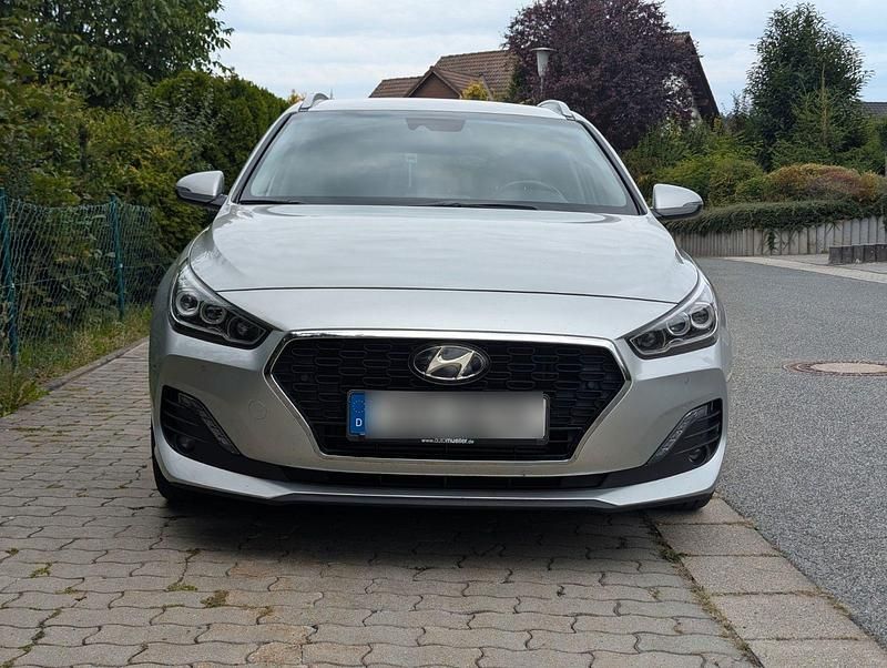 Silber Gebraucht 2019 Hyundai i30 Premium Kombi | 13.800 € (Fairer Preis) - Bild 1/4