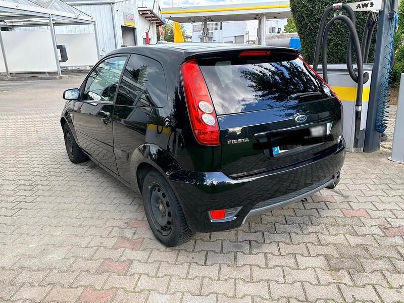 Używany Ford Fiesta 85 KM (62 kW) 2006 Czarny Hatchback