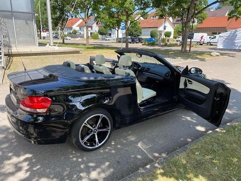 Schwarz Gebraucht 2009 BMW 118 Cabriolet Advantage Cabrio | 9.490 € (Fairer Preis) - Bild 1/4