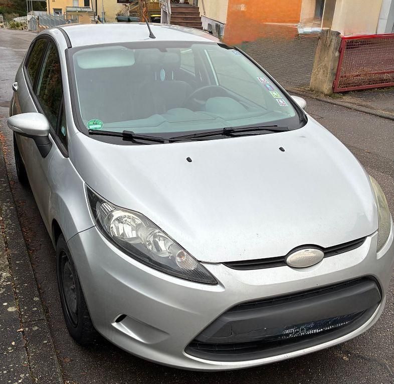 Silber Gebraucht 2010 Ford Fiesta Trend Kleinwagen | 2.000 € (Guter Preis) - Bild 1/4