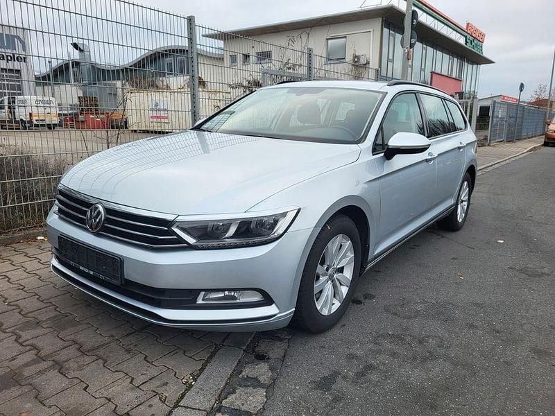 Grau Gebraucht 2019 VW Passat Limousine | 10.900 € (Superpreis) - Bild 1/4
