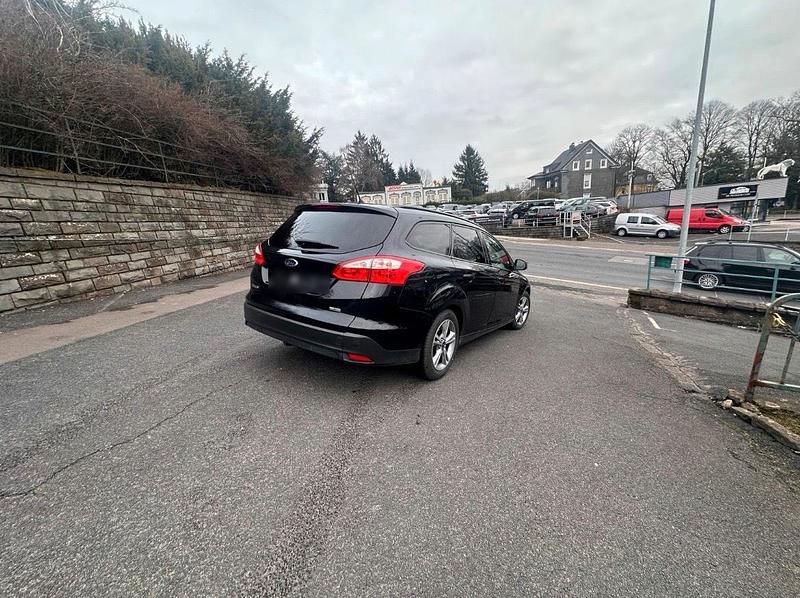 Gebraucht Ford Focus 101 PS (74 kW) 2013 Kombi
