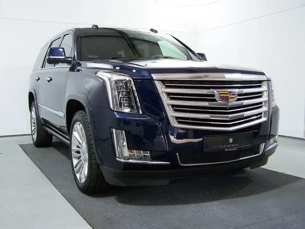 Gebraucht Cadillac Escalade 426 PS (313 kW) 2018 Blau (metallic) SUV