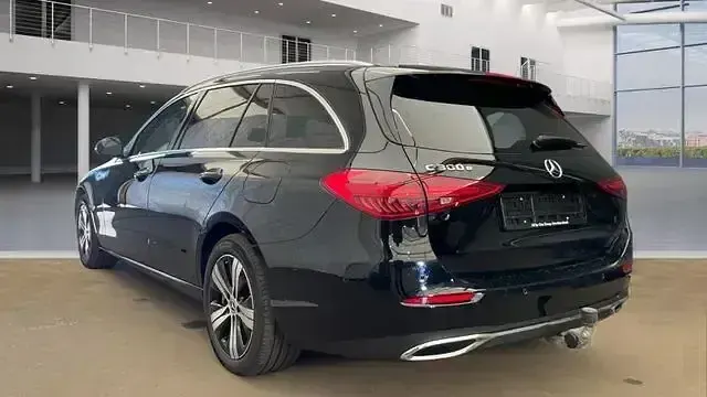 Gebraucht Mercedes C300e 313 PS (230 kW) 2023 Schwarz Limousine