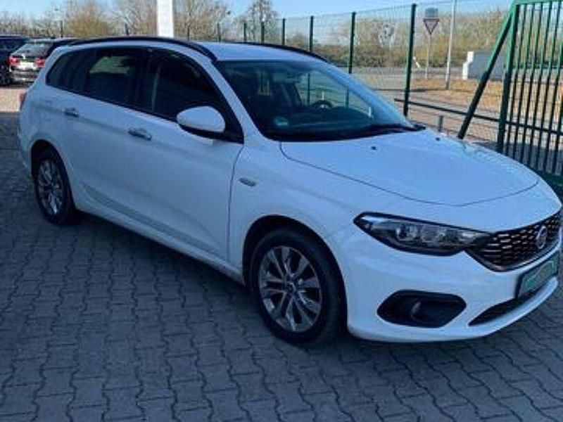 Gebraucht Fiat Tipo Lounge 120 PS (88 kW) 2017 Andere Limousine