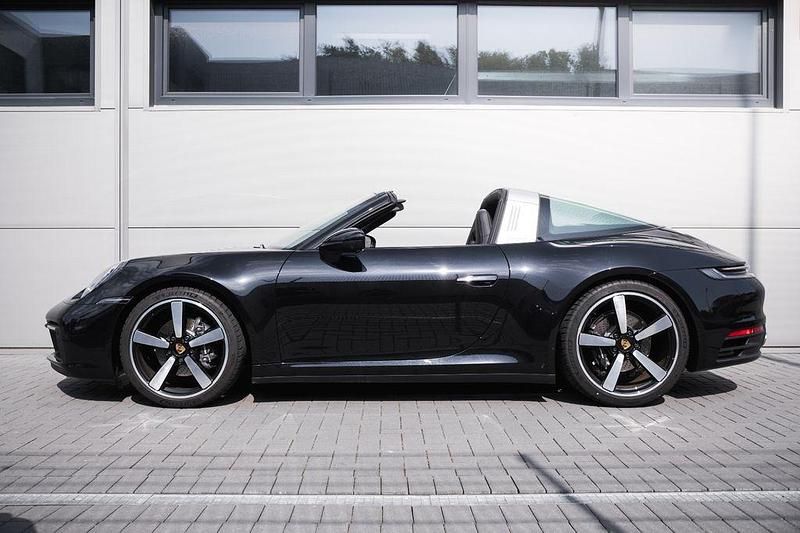 Tiefschwarz Gebraucht 2023 Porsche 992 Cabrio | 159.900 € - Bild 1/4