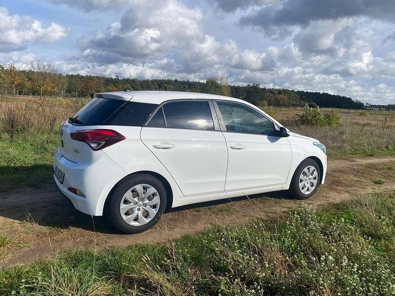 Gebraucht Hyundai i20 Active 75 PS (55 kW) 2017 Weiß Limousine