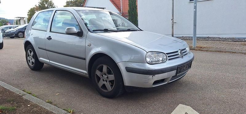 Silber Gebraucht 2000 VW Golf IV Limousine | 1.050 € (Guter Preis) - Bild 1/4