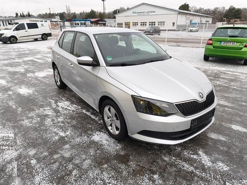Gebraucht Skoda Fabia Ambition 60 PS (44 kW) 2016 Silber Limousine
