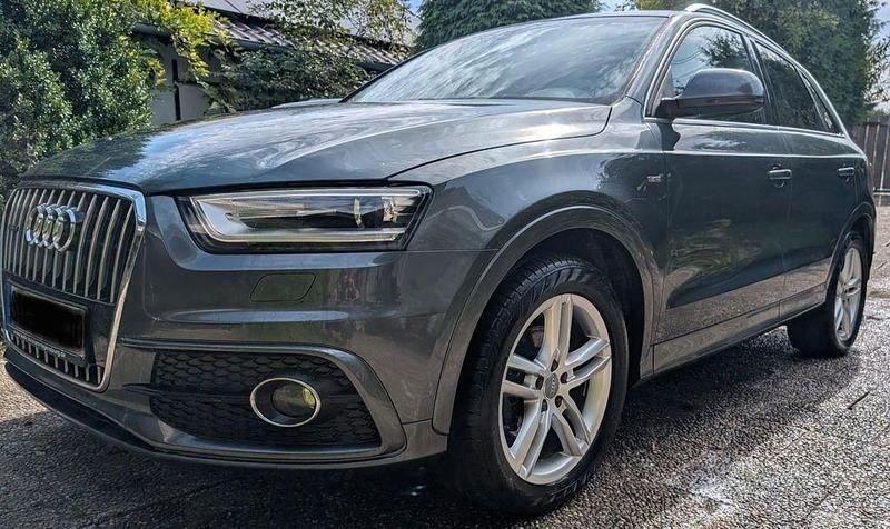 Grau Gebraucht 2013 Audi Q3 Design SUV | 17.500 € (Fairer Preis) - Bild 1/4