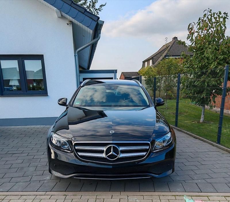Gebraucht Mercedes E220 Avantgarde 194 PS (142 kW) 2017 Schwarz Kombi