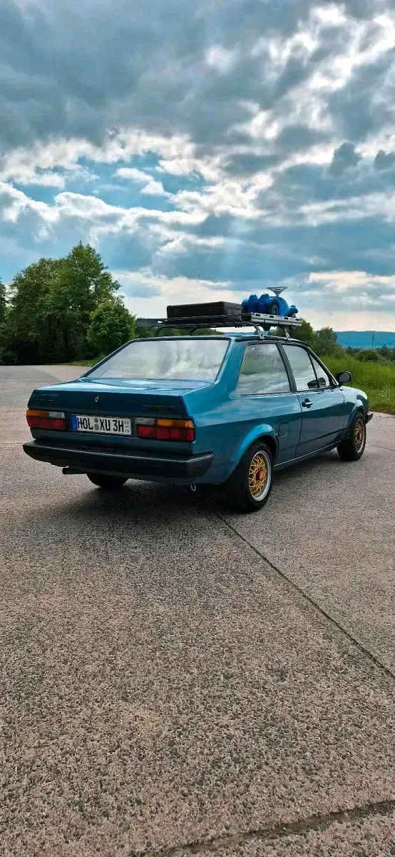 Używany VW Derby 40 KM (29 kW) 1982 Niebieski Sedan/Limuzyna