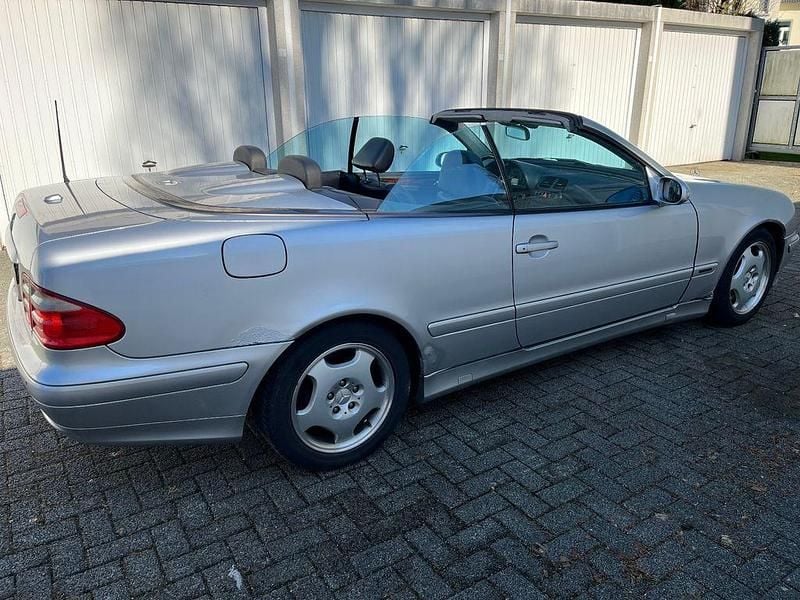 Gebraucht Mercedes CLK230 197 PS (144 kW) 2000 Silber Cabrio