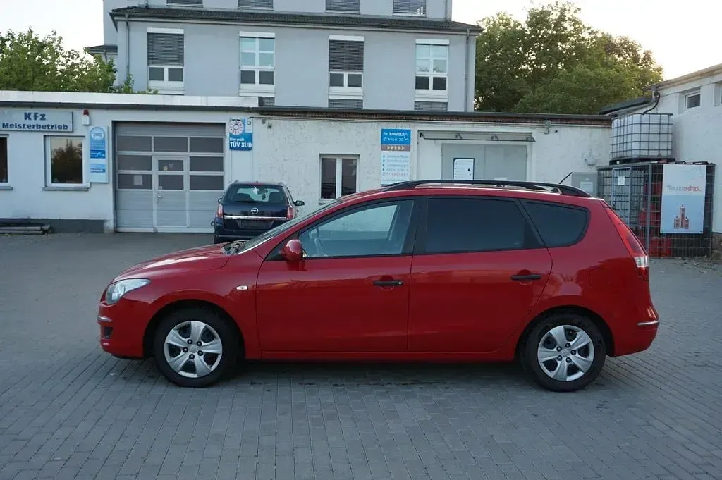 Gebraucht Hyundai i30 Edition 109 PS (80 kW) 2010 Rot Kombi